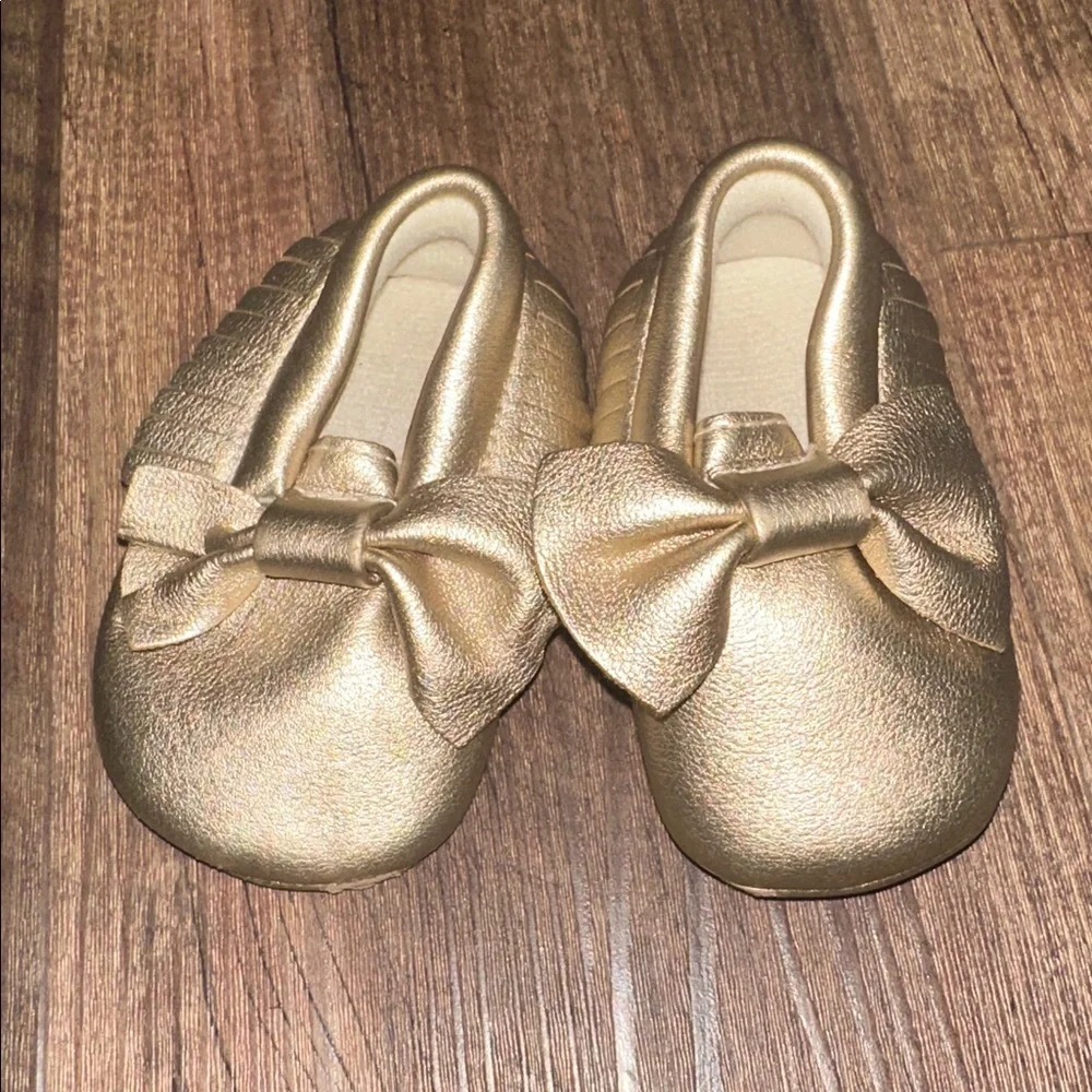 Romirus‎ Gold Baby Shoes EUC No Size see measurements